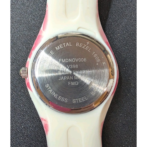 FMDNOV006‎ Women's Quartz Watch Red Hearts Pattern Silicone Band Japan Movement - Picture 3 of 6